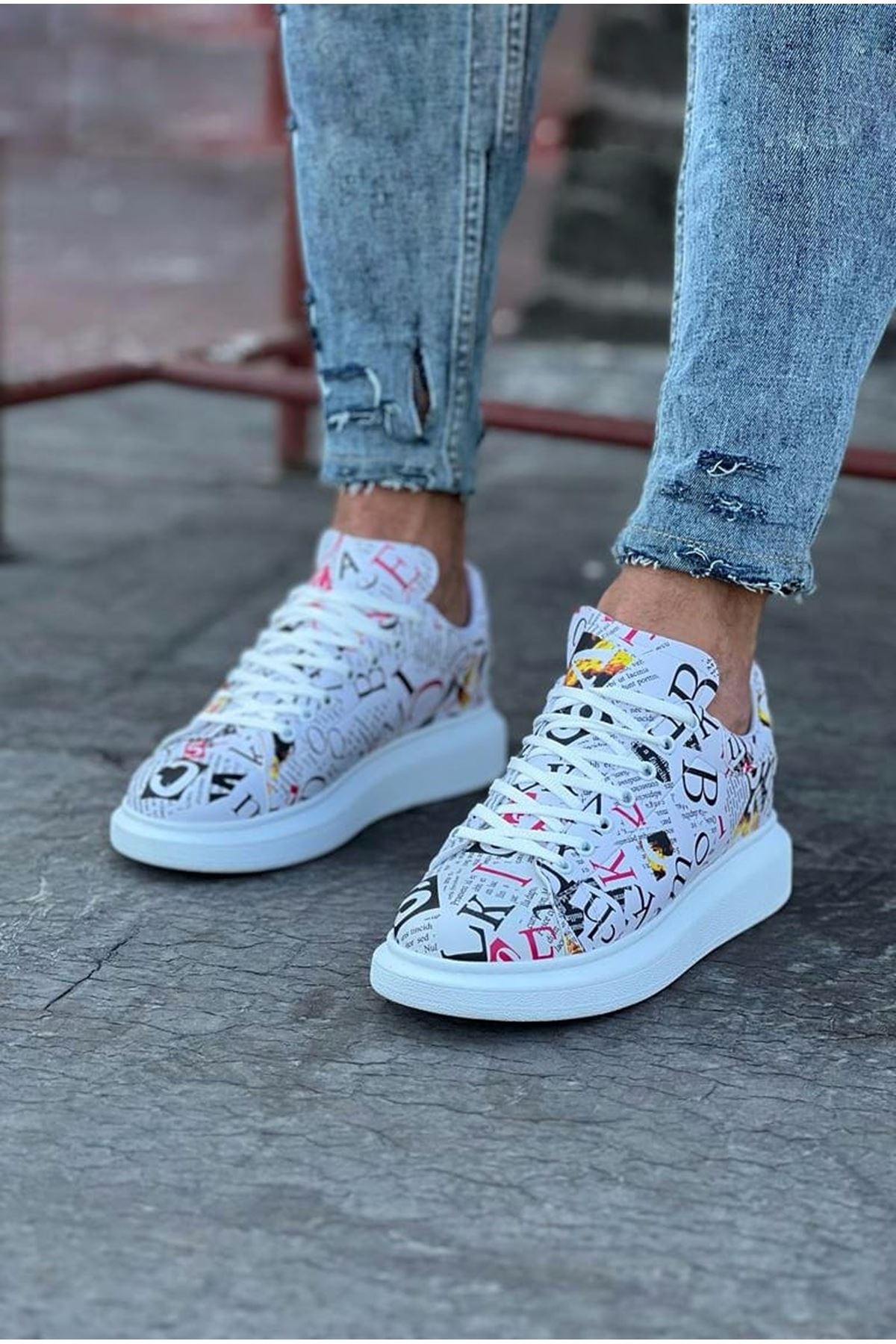 0002633-wagoon-wg501-dergi-desenli-boyali-erkek-casual-ayakkabi.jpeg Dergi Desenli Boyalı Erkek Casual Ayakkabı - Görsel 1