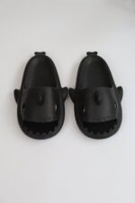 Köpekbalığı Siyah Unisex Tam Ortopedik Terlik Shark Slides - Görsel 2