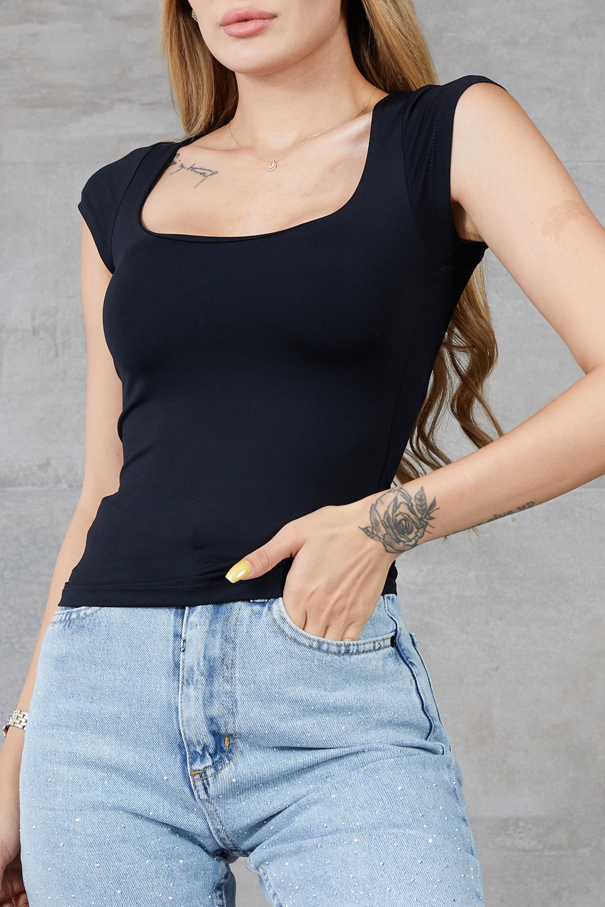 1030003555497-1.jpg Kadın U Yaka Kısa Kol Likralı Body - Görsel 1
