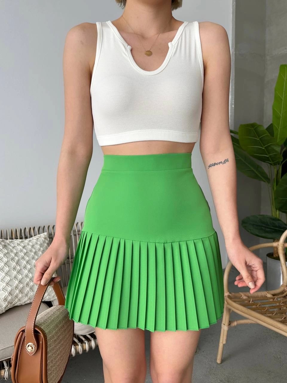alti-pliseli-mini-etek-yesil-s24705-79398881-sw960sh1280.jpg Altı pliseli mini etek yeşil s24705 - Görsel 1