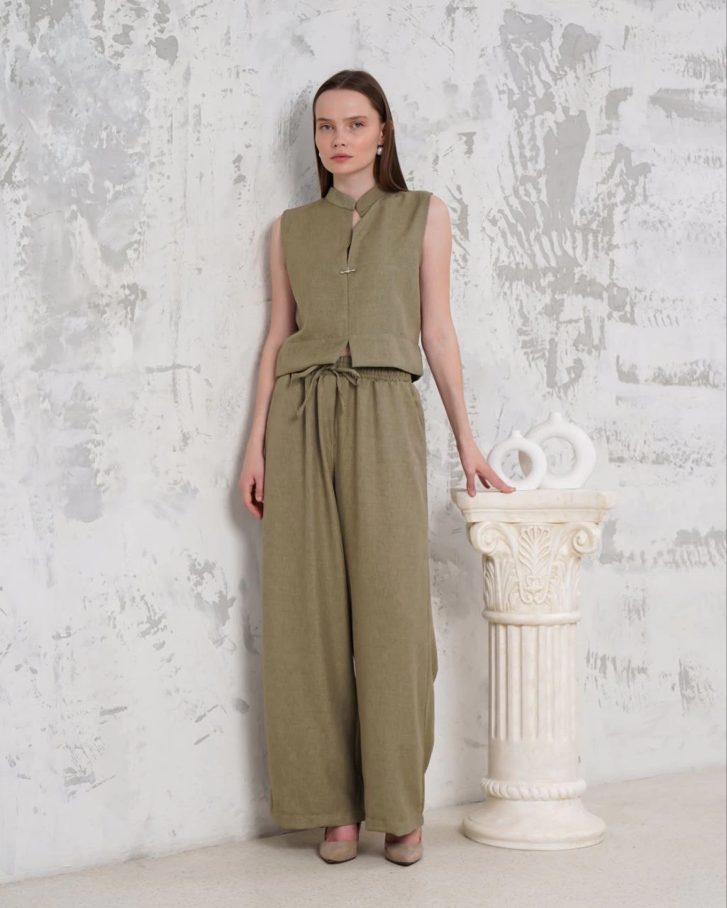 broslu-yelek-pantolon-takim-haki-s255821-99791319-sw1025sh1280.png Broşlu yelek pantolon takım haki s255821 - Görsel 1