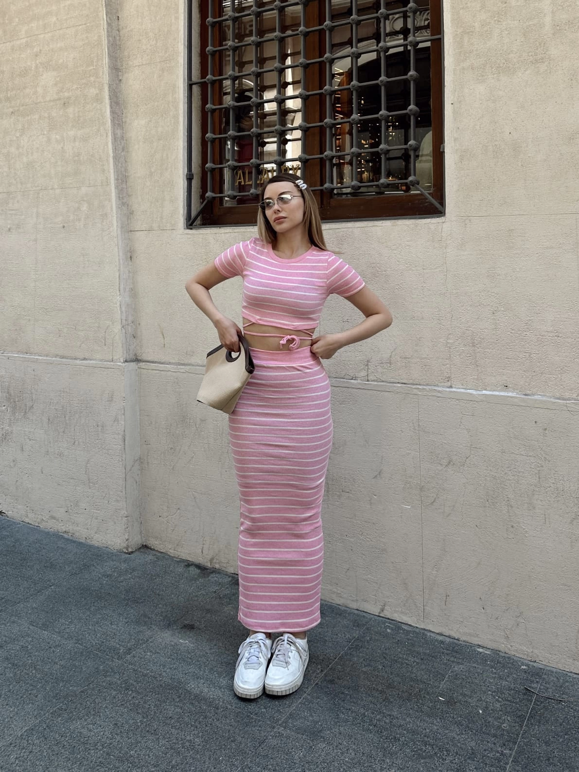 cizgili-etekli-takim-pembe-s3609-69457253-sw1191sh1588.png Çizgili etekli takım pembe s3609 - Görsel 1
