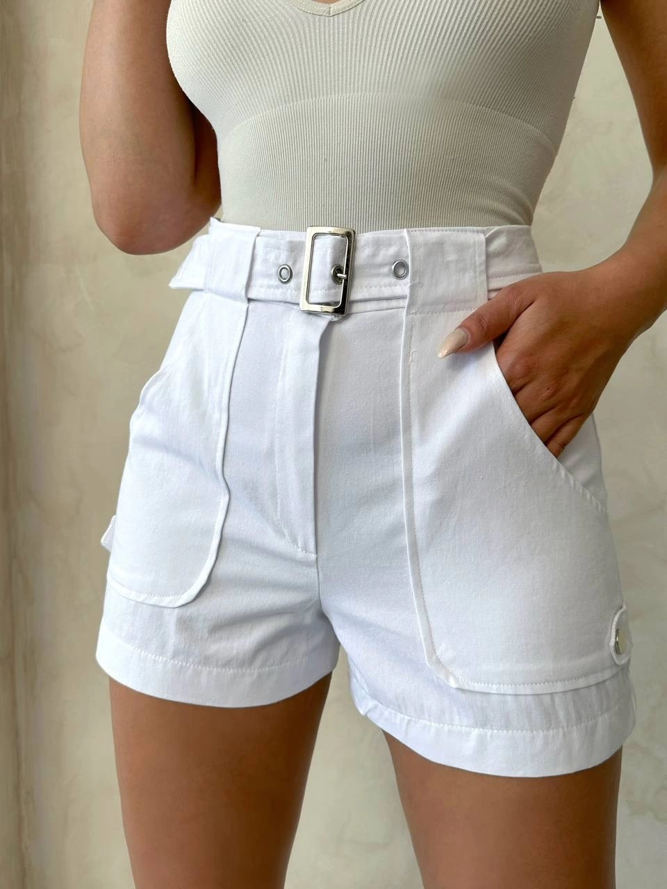 kemer-detayli-gabardin-sort-beyaz-s25289-13950297-sw960sh1280.png Kemer detaylı gabardin şort beyaz s25289 - Görsel 1