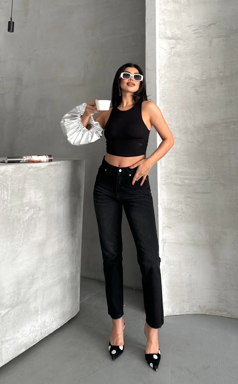 mom-fit-enzim-biyikli-tas-yikama-jeans-pantolon-siyah-d2006-48050245-sw993sh1600.png Mom fit enzim bıyıklı taş yı jeans pantolon siyah - Görsel 1