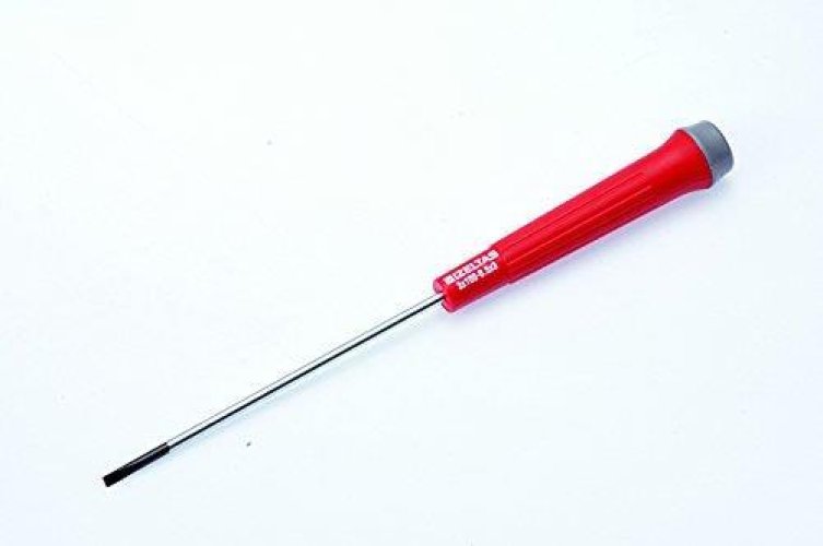 izeltas-4500-klemens-duz-uclu-tornavida-3-5x100-53661.jpg İzeltaş 4500 Klemens Düz Uçlu Tornavida 3.5x100 mm - Görsel 1