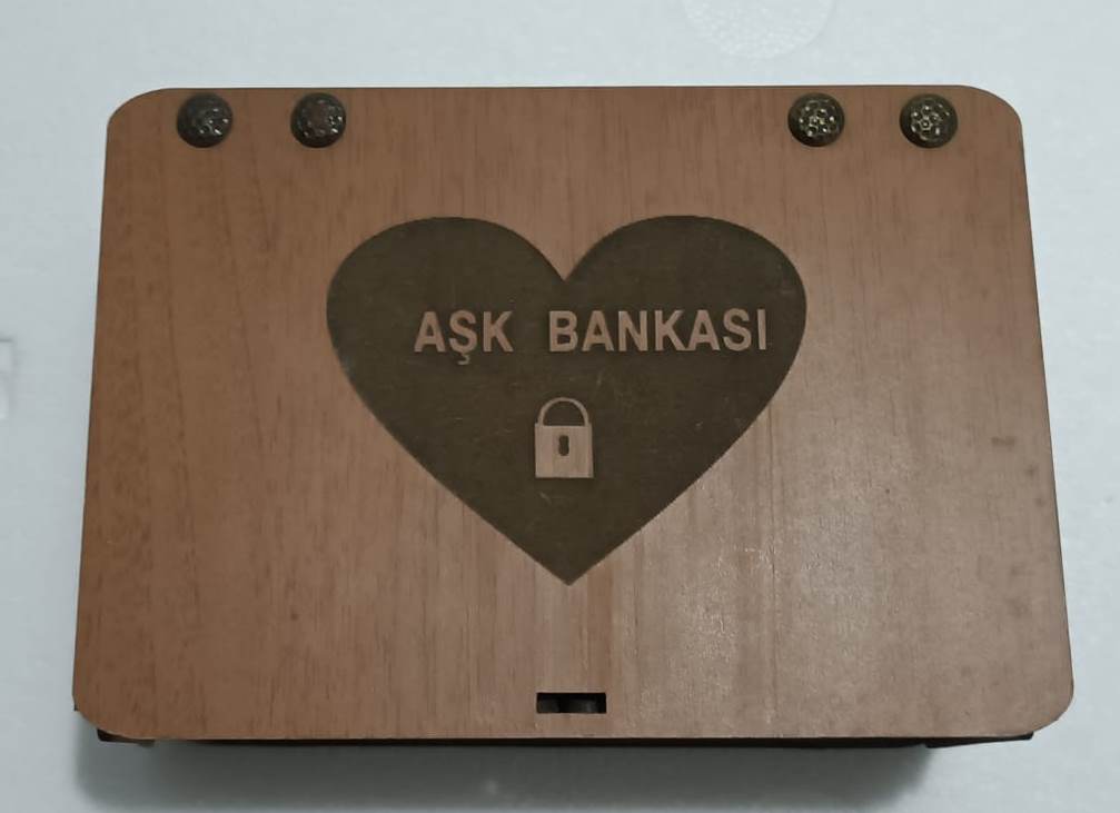 ask-bankasi-ahsap-hediye-kutusu-sevgiliye-hediye-resim-5897.jpeg Aşk Bankası Ahşap Hediye Kutusu Sevgiliye Hediye - Görsel 1
