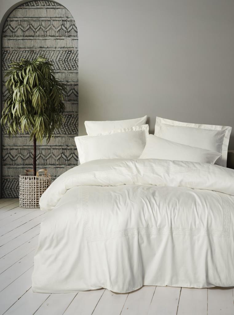 cotton-box-brode-nakisli-cift-kisilik-saten-nevresim-takimi-sheen-gri-15684.jpg Nakışlı Çift Kişilik Saten Nev Takımı Luxe Ekru - Görsel 1