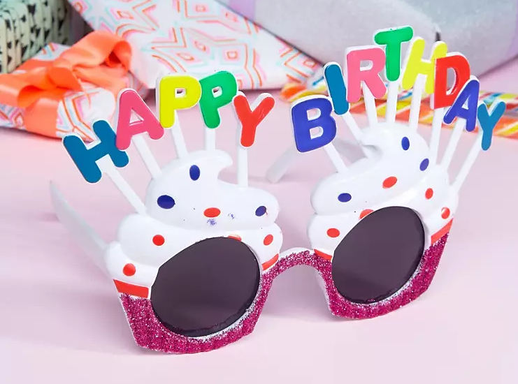 happy-birthday-yazili-beyaz-fusya-renk-parti-gozlugu-12x7-cm-resim-4502.png Happy Birthday Yazılı Beyaz Fuşya Renk Beyaz Pastalı Parti Gözlüğü 12x7 cm - Görsel 1