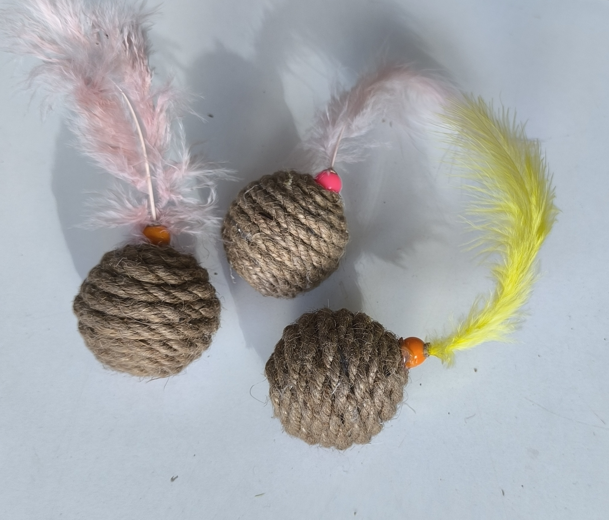 img-20250316-164032-jpg.jpg Jut Halat Örgü Kedi Oyun Topu 5 cm - Görsel 1