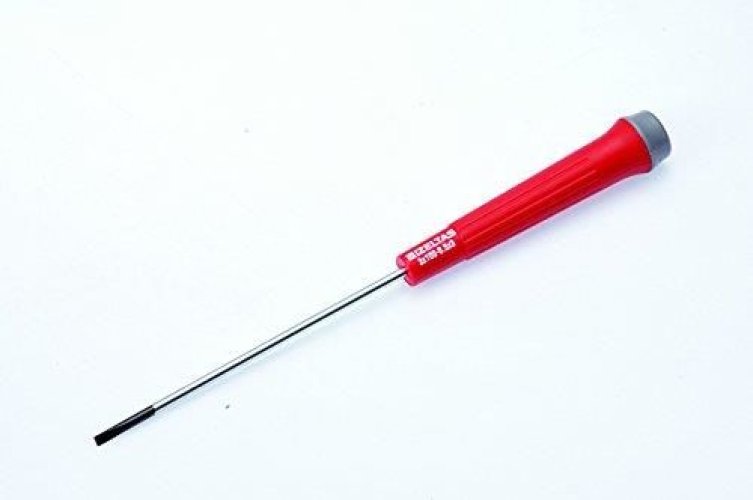 izeltas-4500-klemens-duz-uclu-tornavida-3x80-53660.jpg İzeltaş 4500 Klemens Düz Uçlu Tornavida 3X80 - Görsel 1