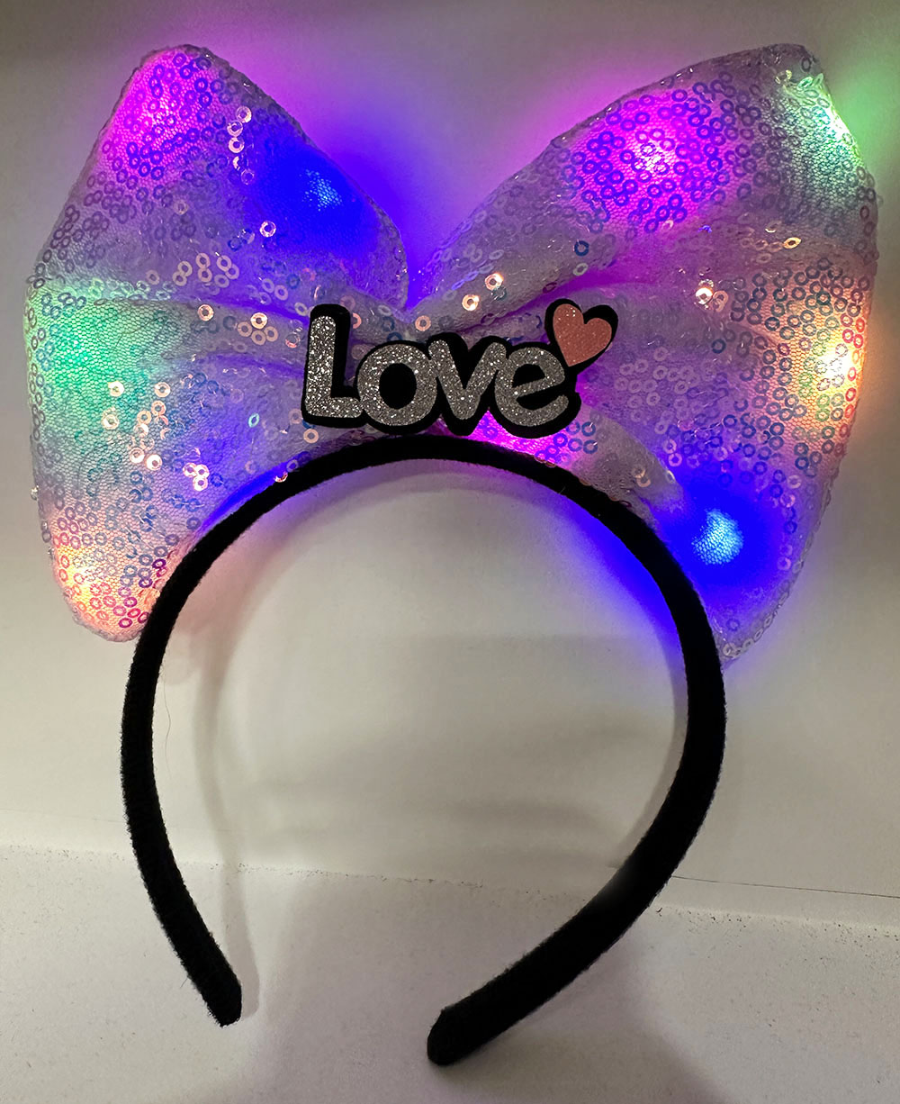 led-isikli-3-farkli-fonksiyonda-yanan-lila-fiyonk-tac-20x17-cm-resim-4705.jpeg Led Işıklı 3 Farklı Fonksiyonda Yanan Gümüş Love Yazılı Lila Fiyonk Taç 20X17 cm - Görsel 1