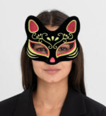 Siyah Renk Süet Kaplama Üzeri Kırmızı Sarı Simli Kedi Maskesi 17x14 cm - Görsel 2