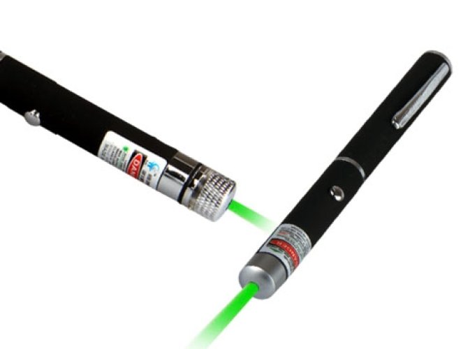 yesil-lazer-pointer-100-mw-15-16309-1.jpg Yeşil Lazer Pointer 100 mW 15 Km Etkili (5 Başlıklı) - Görsel 1