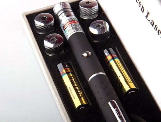 yesil-lazer-pointer-50-mw-15-16310-1.jpg Yeşil Lazer Pointer 50 mW 15 Km Etkili (5 Başlıklı) - Görsel 1